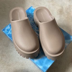 Jeffrey Campbell taupe clog size 9
